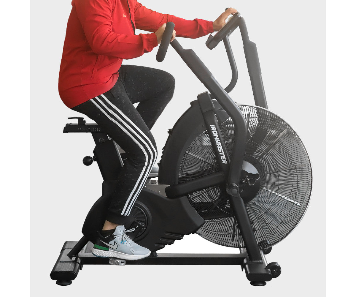 Vélo Cardio Air Bike IRON MASTER – Performance et Intensité